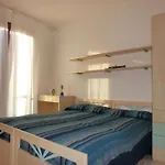 Cozy Two Bedroom With A Swimming Pool Apartmán