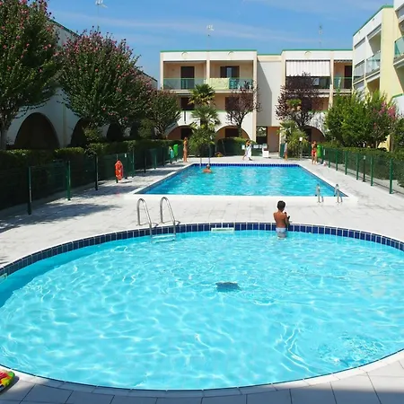 Cozy Two Bedroom With A Swimming Pool Apartmán