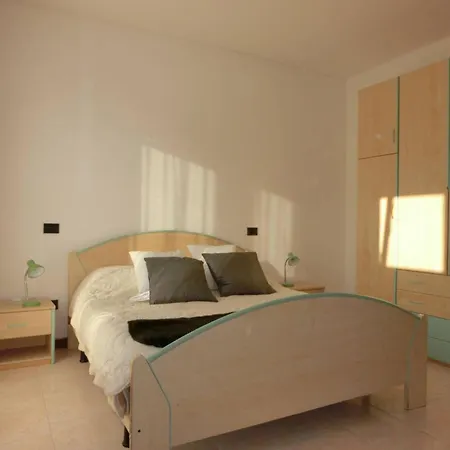 Cozy Two Bedroom With A Swimming Pool Apartmán